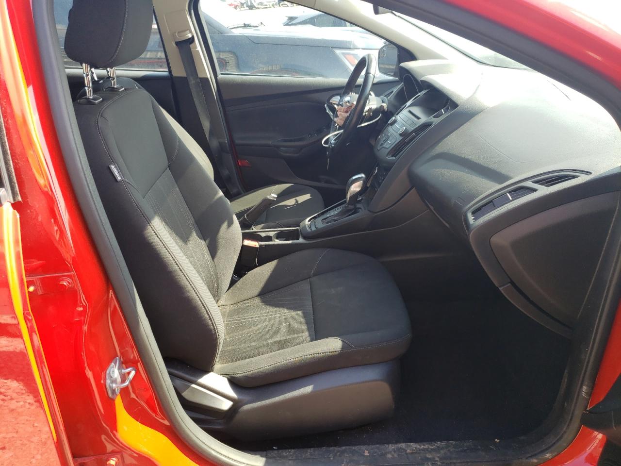 Photo 5 from auction – 2015 FORD FOCUS SE with VIN 1FADP3F27FL346776