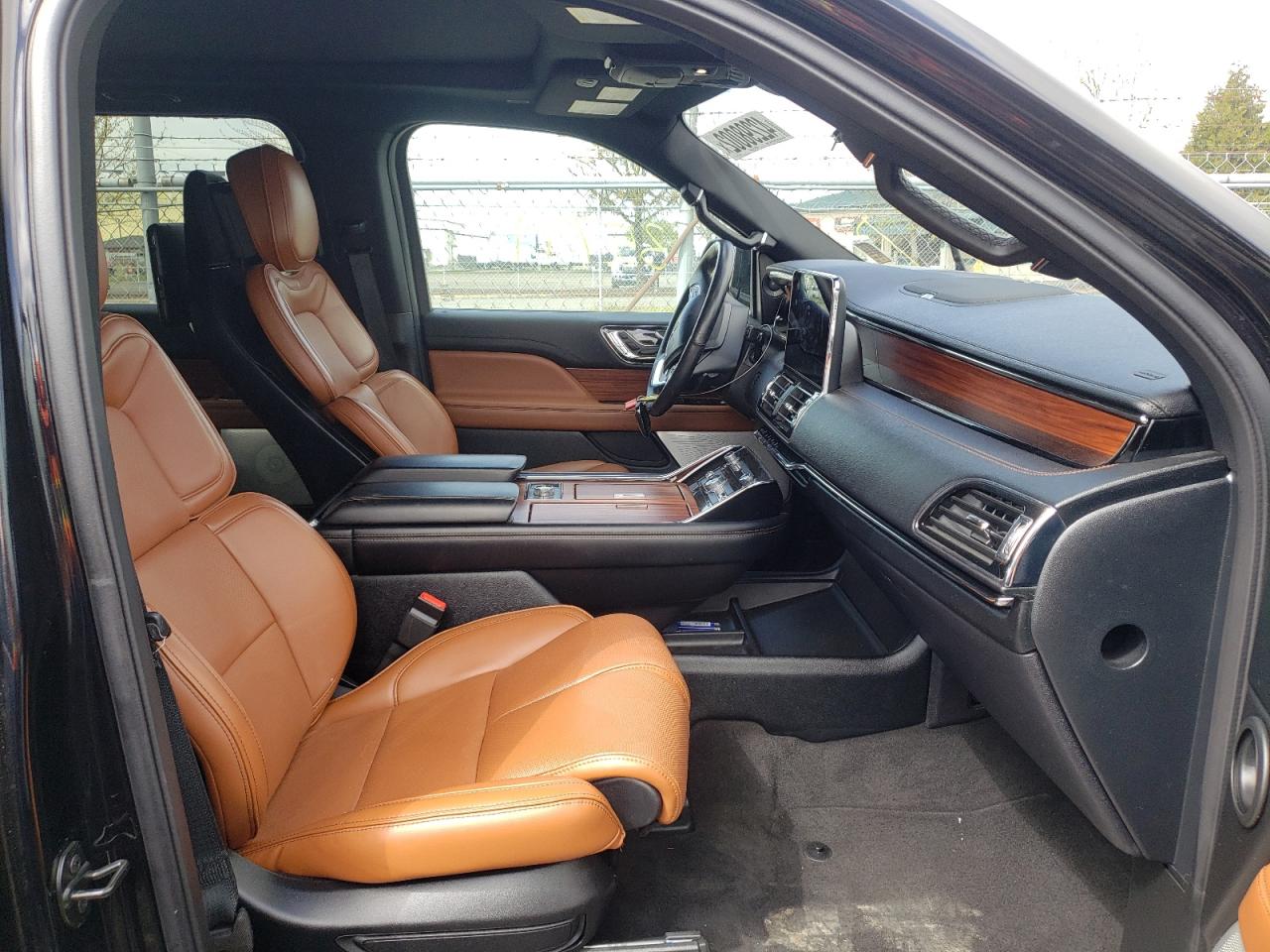 Photo 5 from auction – 2019 LINCOLN NAVIGATOR with VIN 5LMJJ3LT4KEL11194