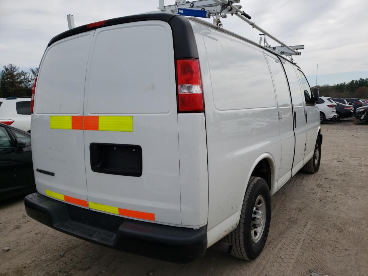 Photo 4 from auction – 2017 CHEVROLET EXPRESS G2 with VIN 1GCWGAFF9H1350059