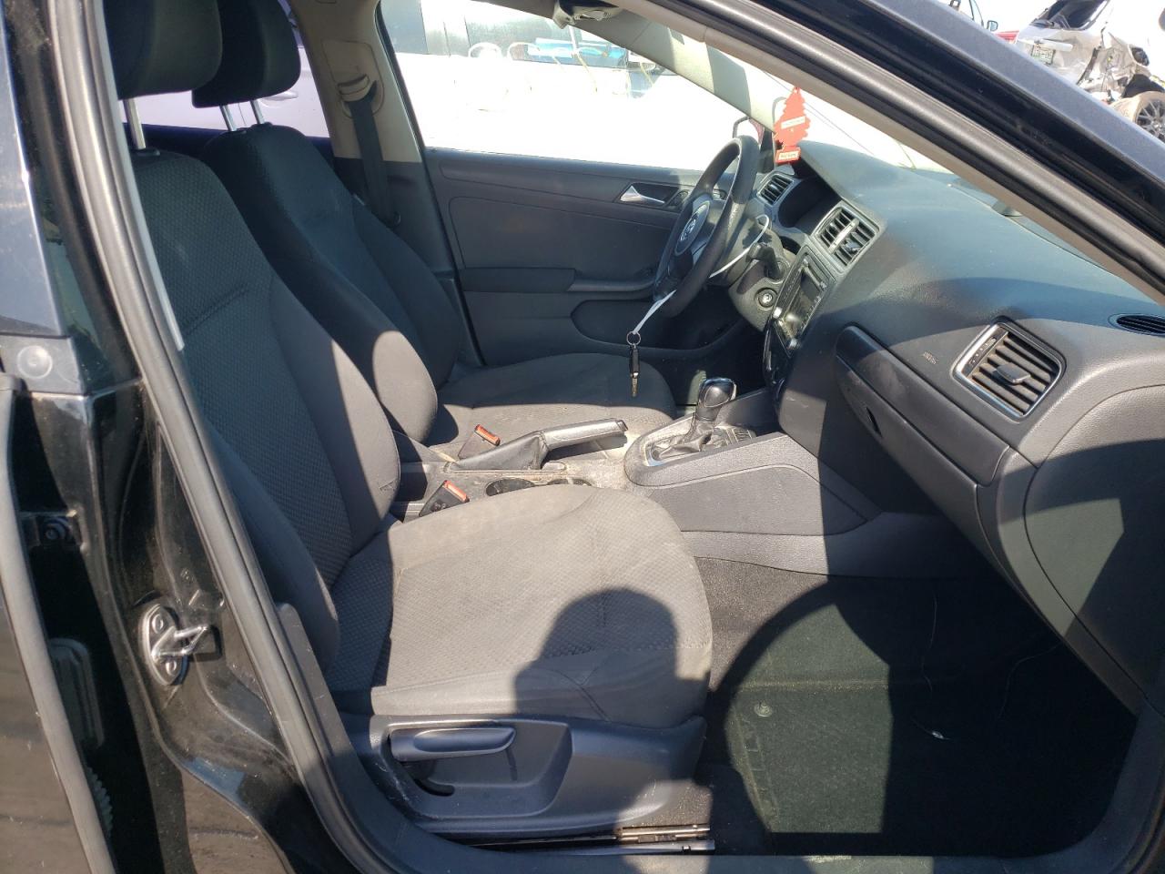 Photo 5 from auction – 2012 VOLKSWAGEN JETTA BASE with VIN 3VW2K7AJ3CM328658