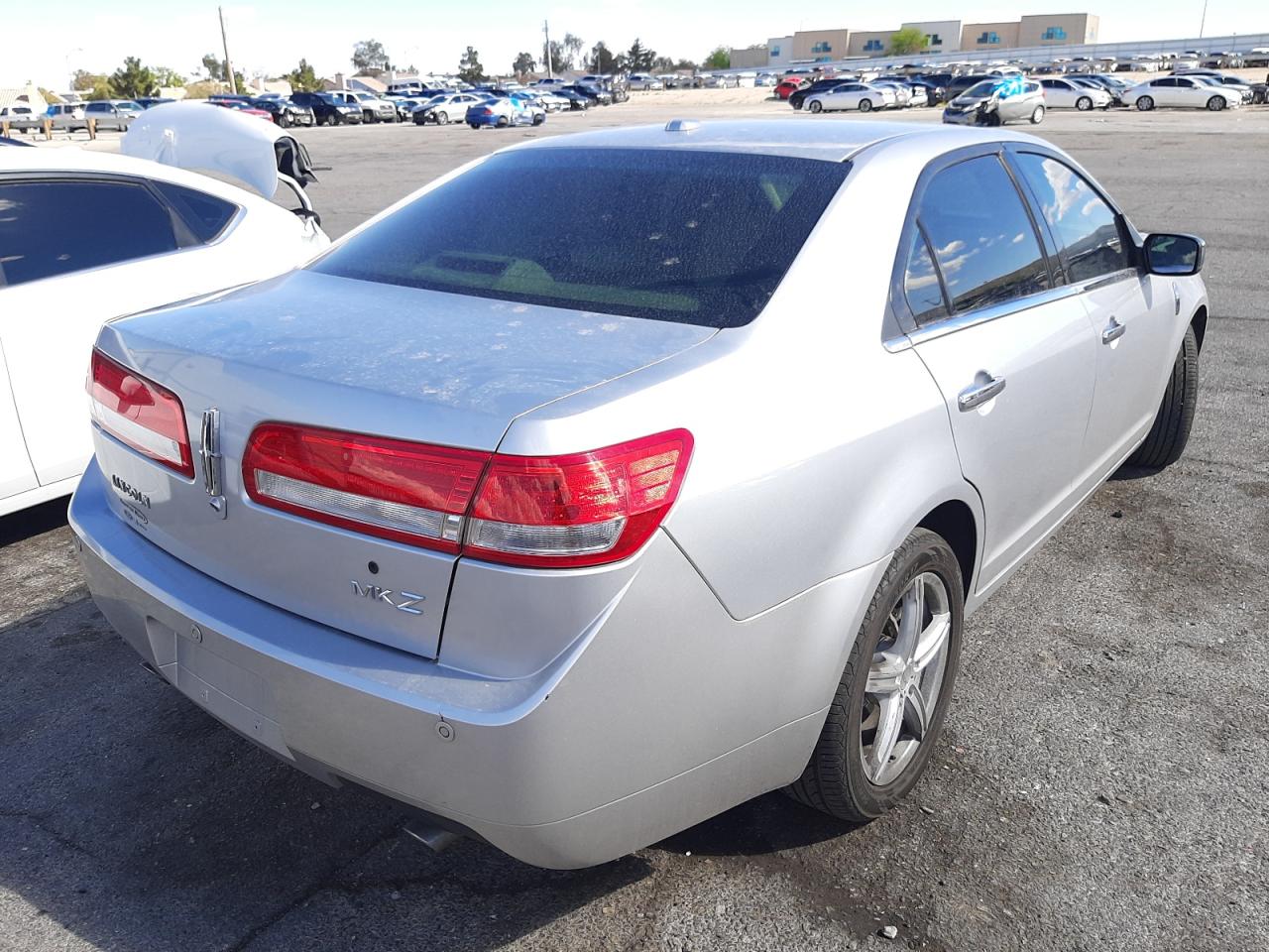 Zdjęcie 4 z aukcji – 2011 LINCOLN MKZ z VIN 3LNHL2GCXBR759243