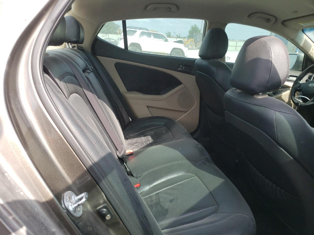 Photo 6 from auction – 2011 KIA OPTIMA LX with VIN KNAGM4A78B5165027