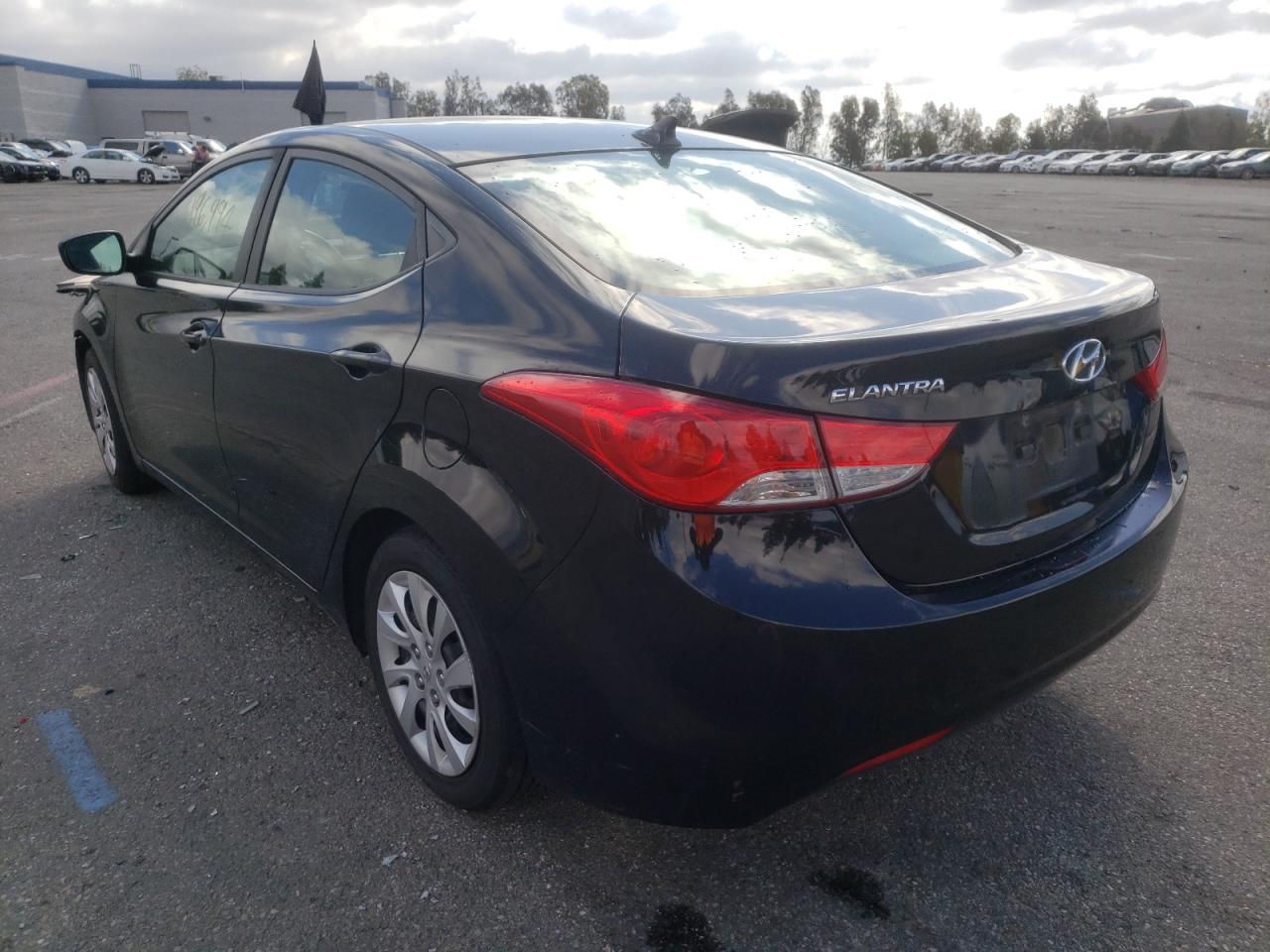 Photo 3 from auction – 2011 HYUNDAI ELANTRA GL with VIN 5NPDH4AE5BH021931