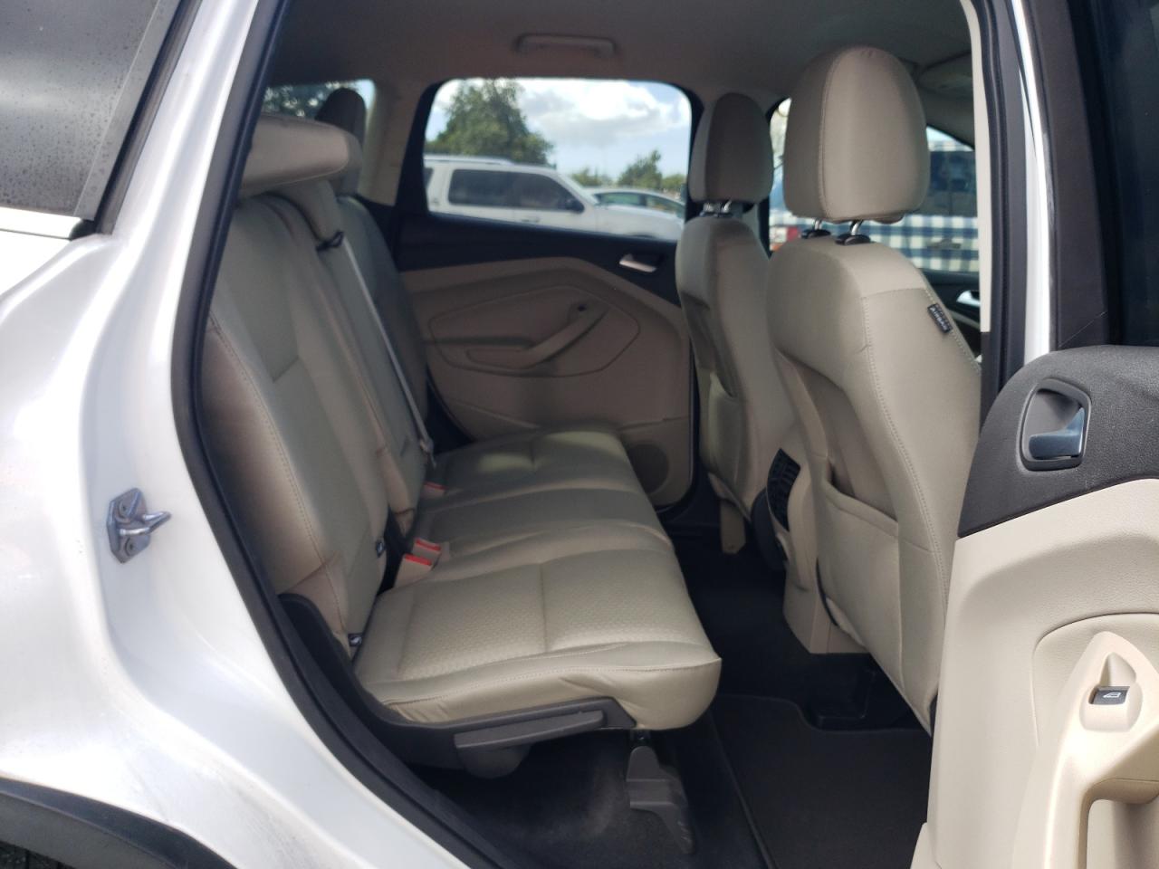 Photo 6 from auction – 2017 FORD ESCAPE SE with VIN 1FMCU0GD4HUC34233