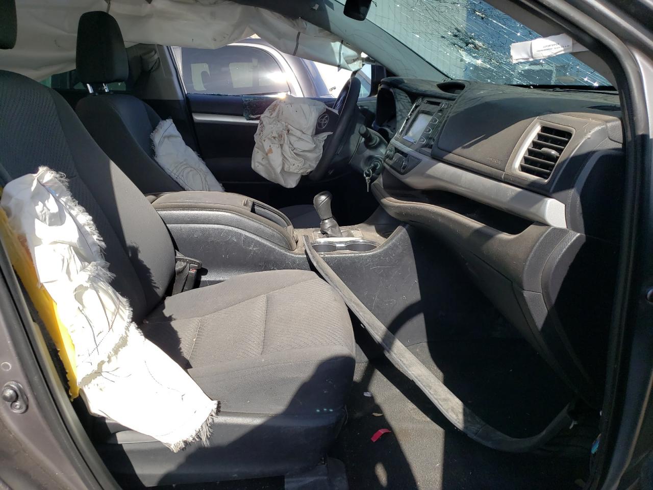 Photo 5 from auction – 2019 TOYOTA HIGHLANDER with VIN 5TDZZRFH8KS362415