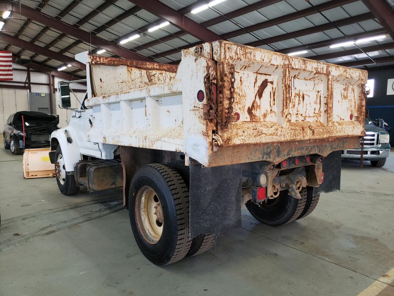 Photo 3 from auction – 1998 FORD F800 with VIN 1FDWF80C2WVA26432