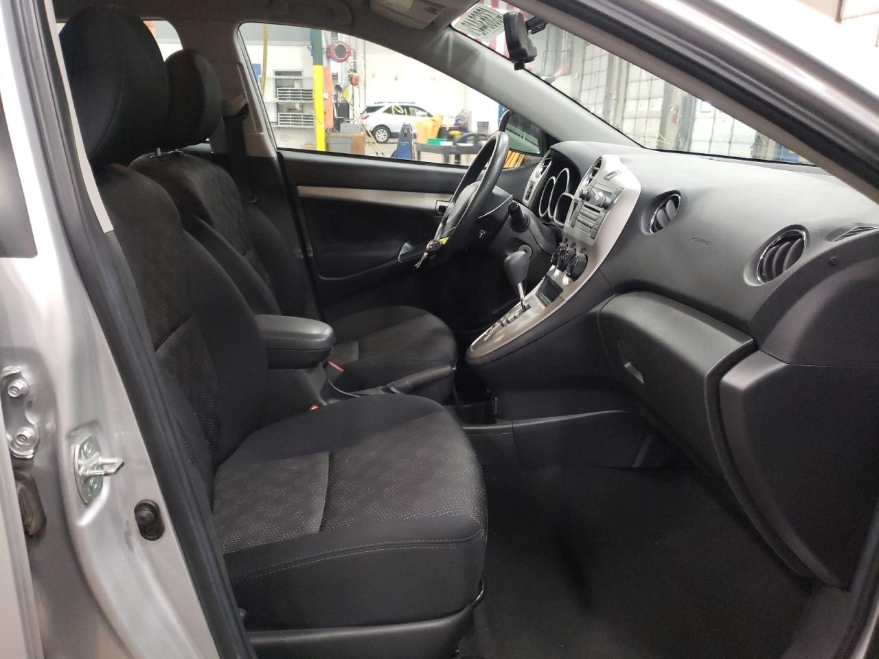 Photo 5 from auction – 2010 PONTIAC VIBE with VIN 5Y2SP6E80AZ407190