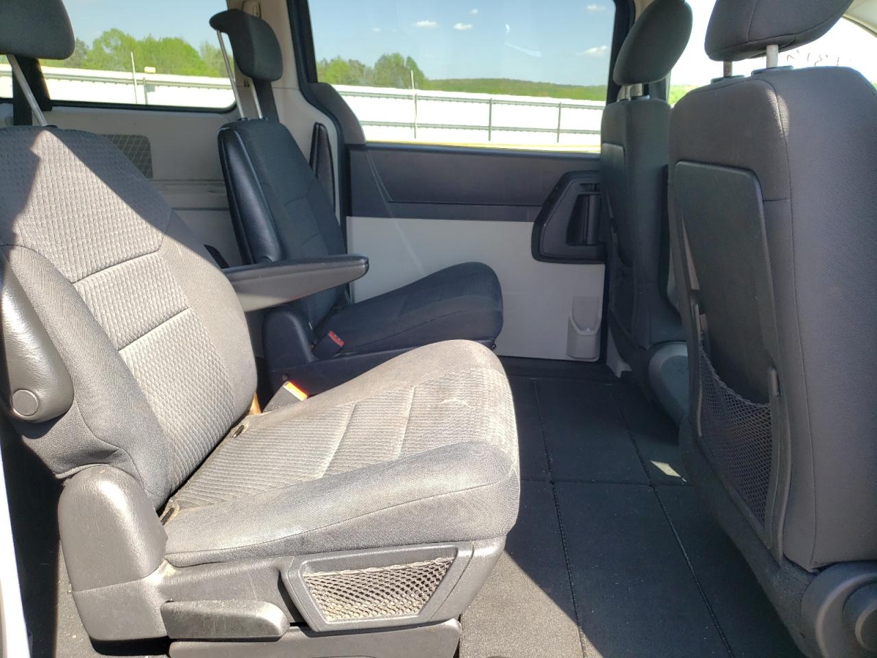 Photo 6 from auction – 2010 DODGE GRAND CARA with VIN 2D4RN4DE3AR181563