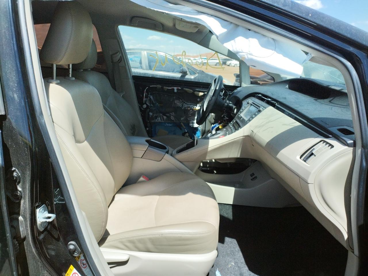 Photo 5 from auction – 2014 TOYOTA PRIUS with VIN JTDKN3DU7E1816746