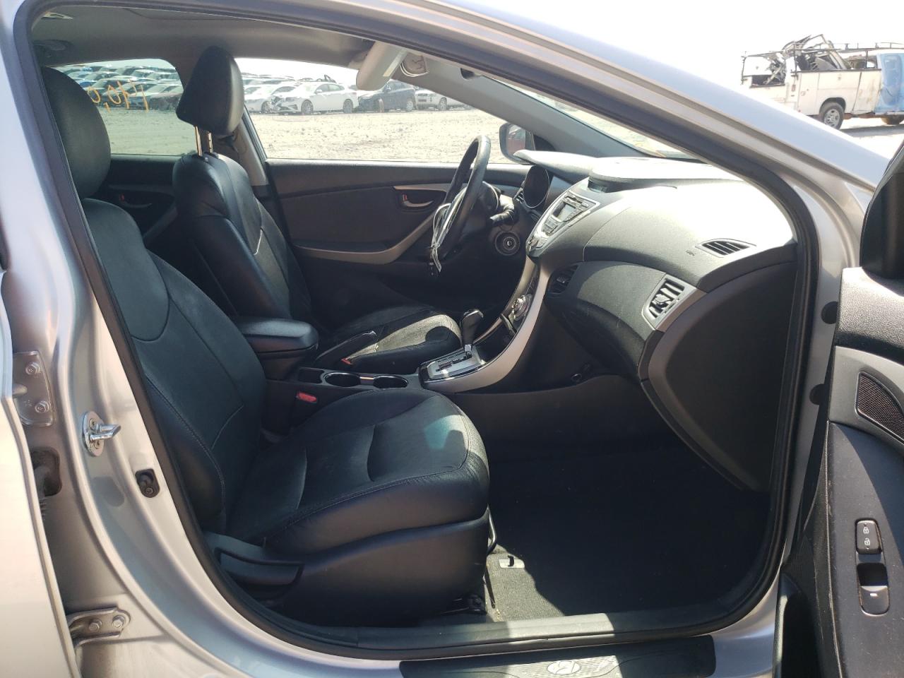 Photo 5 from auction – 2012 HYUNDAI ELANTRA with VIN 5NPDH4AE5CH113705