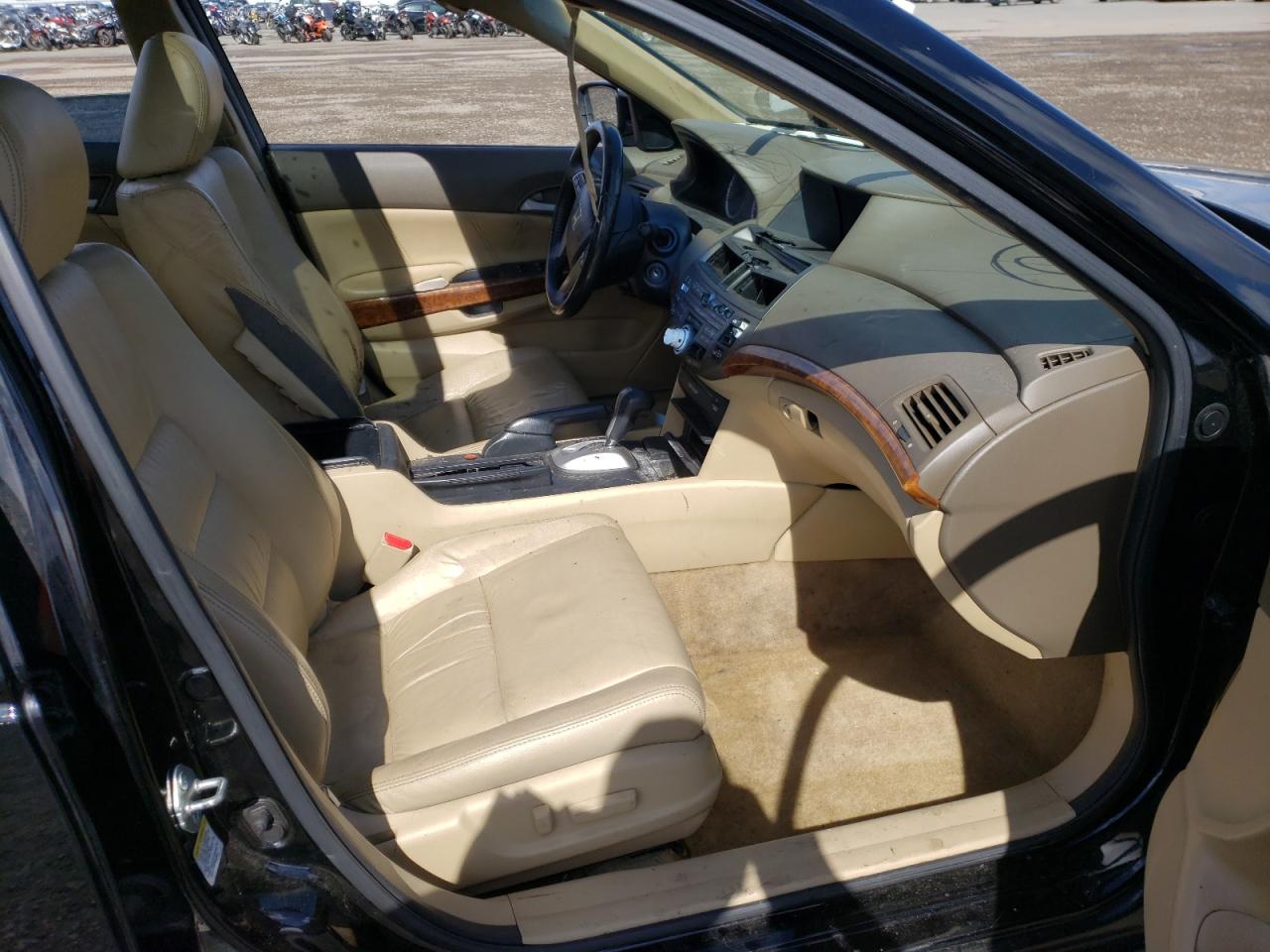 Photo 5 from auction – 2010 HONDA ACCORD EXL with VIN 1HGCP3F80AA029499