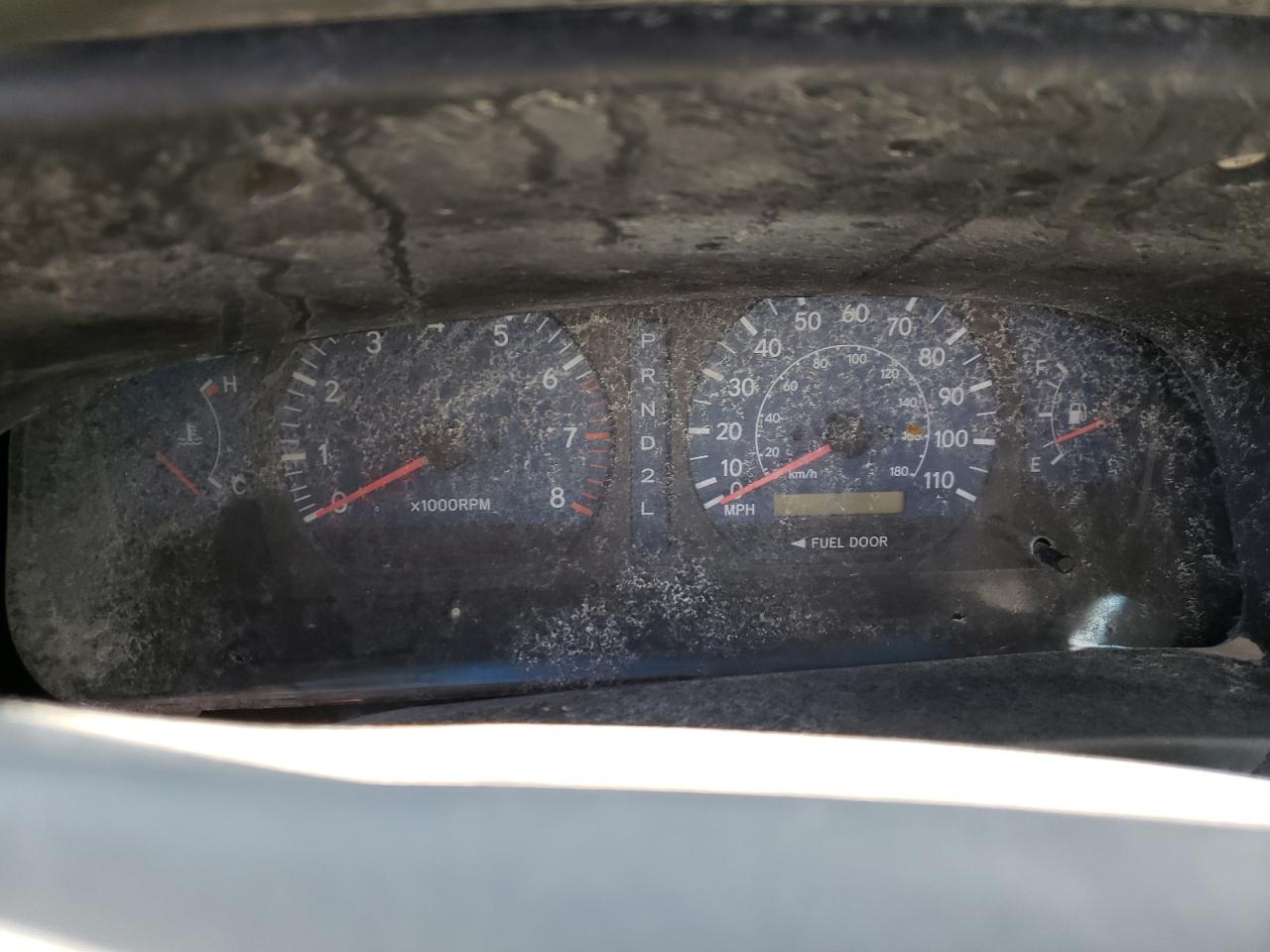 Photo 8 from auction – 2002 TOYOTA SIENNA LE with VIN 4T3ZF13C32U483063