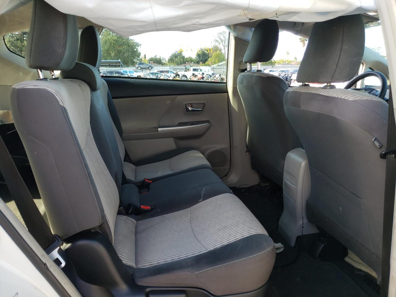 Photo 6 from auction – 2015 TOYOTA PRIUS V with VIN JTDZN3EU5FJ023248