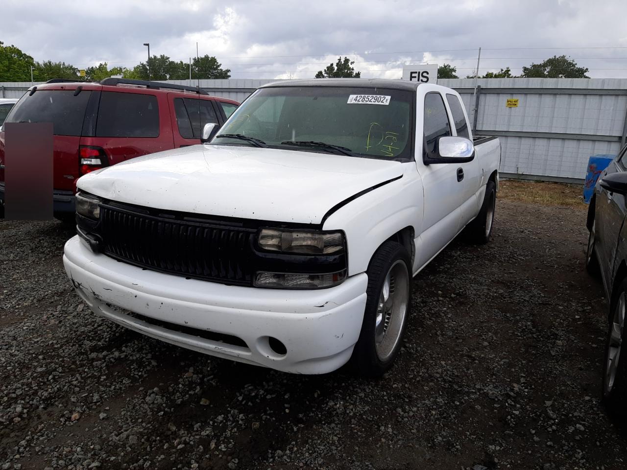Photo 2 from auction – 2001 CHEVROLET SILVERADO with VIN 2GCEC19V511117905