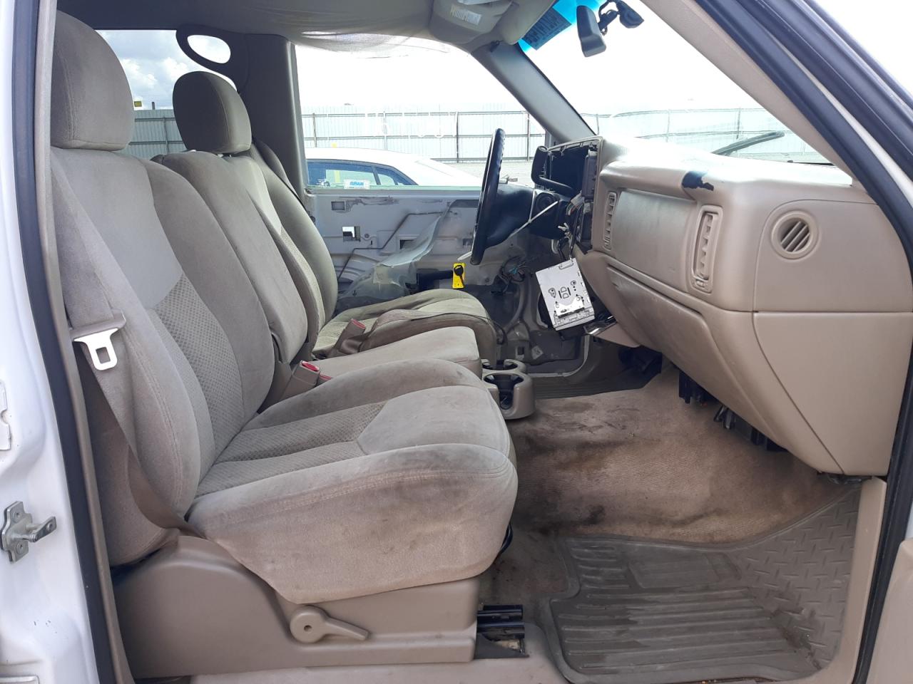 Photo 5 from auction – 2004 CHEVROLET SILVERADO with VIN 1GCHC23U04F185254