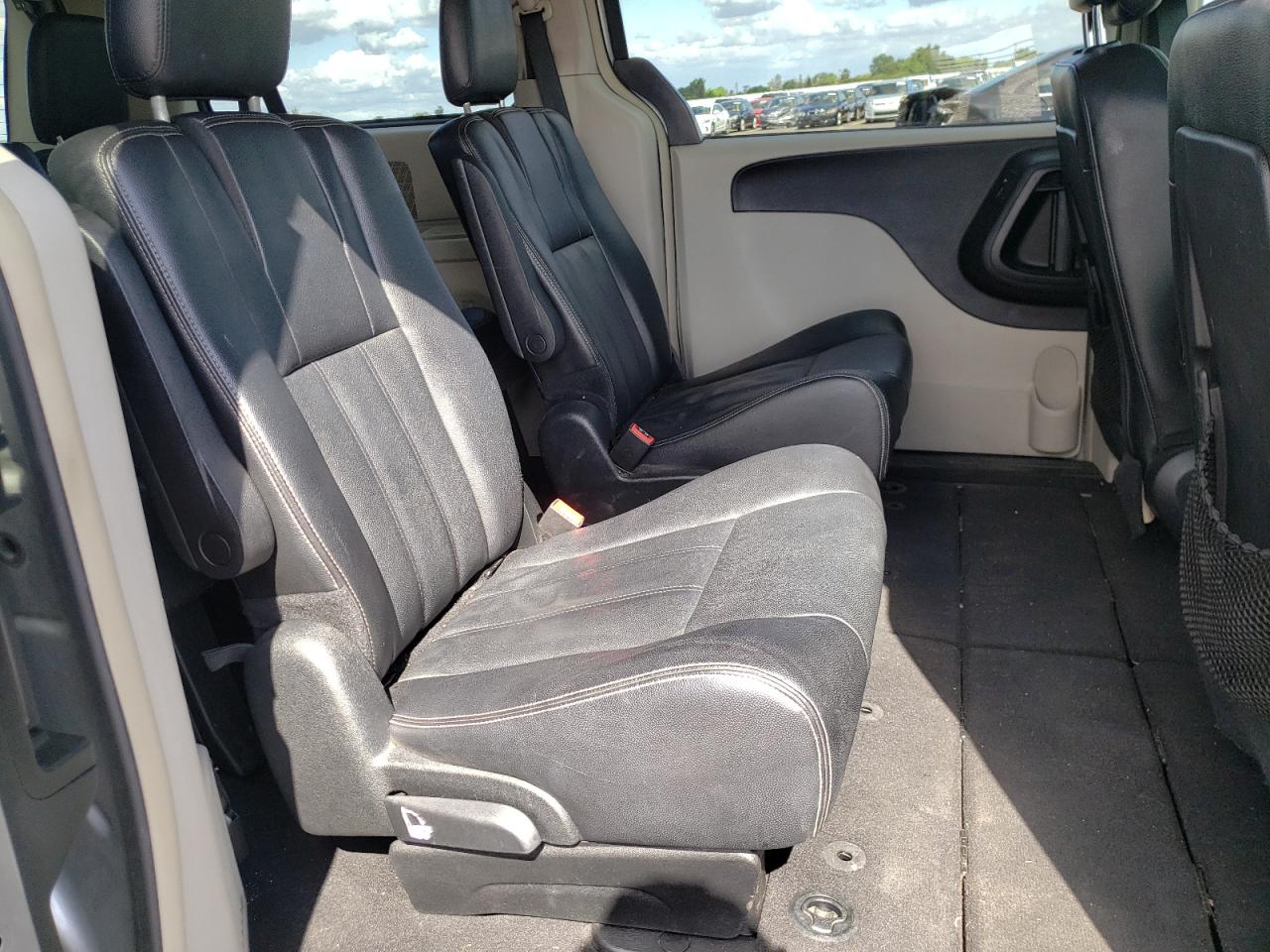 Photo 6 from auction – 2014 CHRYSLER TOWN & COU with VIN 2C4RC1BG7ER295884