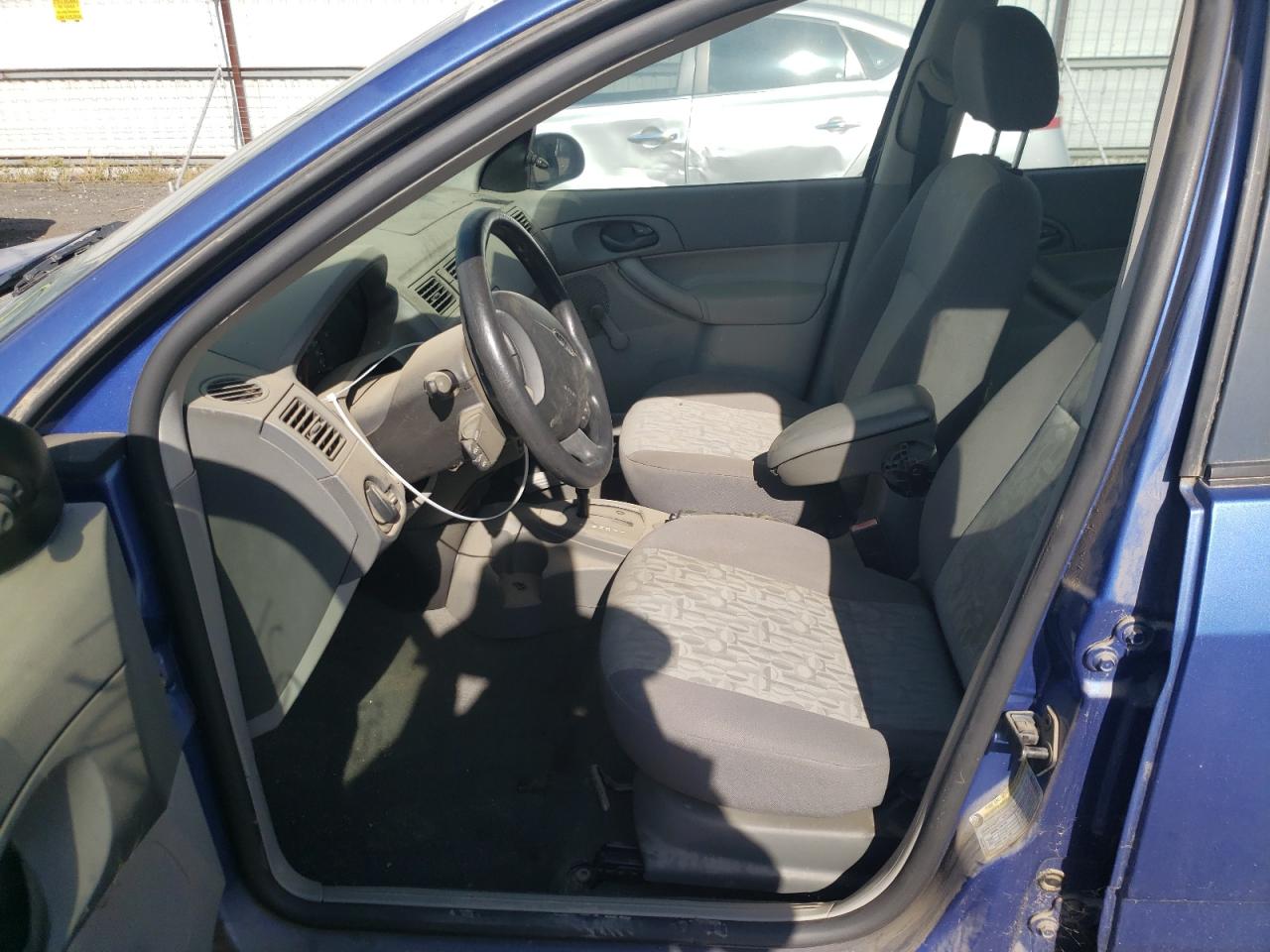 Photo 5 from auction – 2005 FORD FOCUS ZXW with VIN 1FAFP36N25W290231