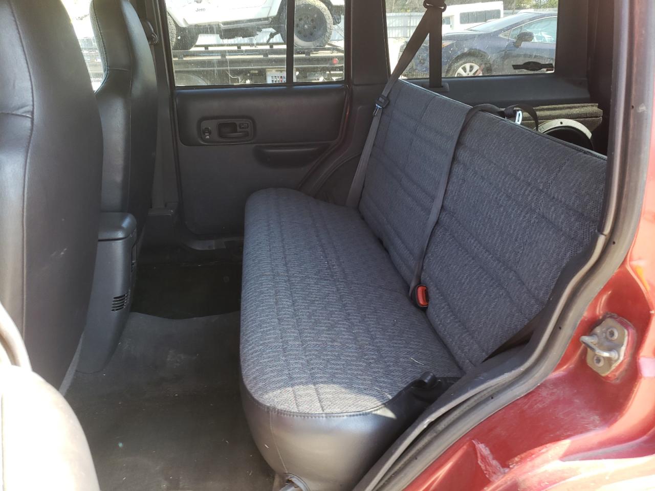Photo 6 from auction – 1999 JEEP CHEROKEE with VIN 1J4FF68S0XL506190