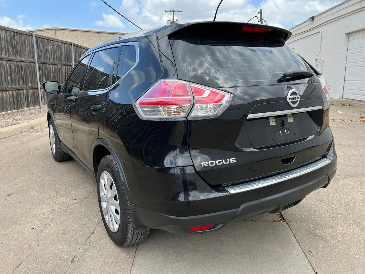 Photo 3 from auction – 2016 NISSAN ROGUE S with VIN KNMAT2MT1GP594322