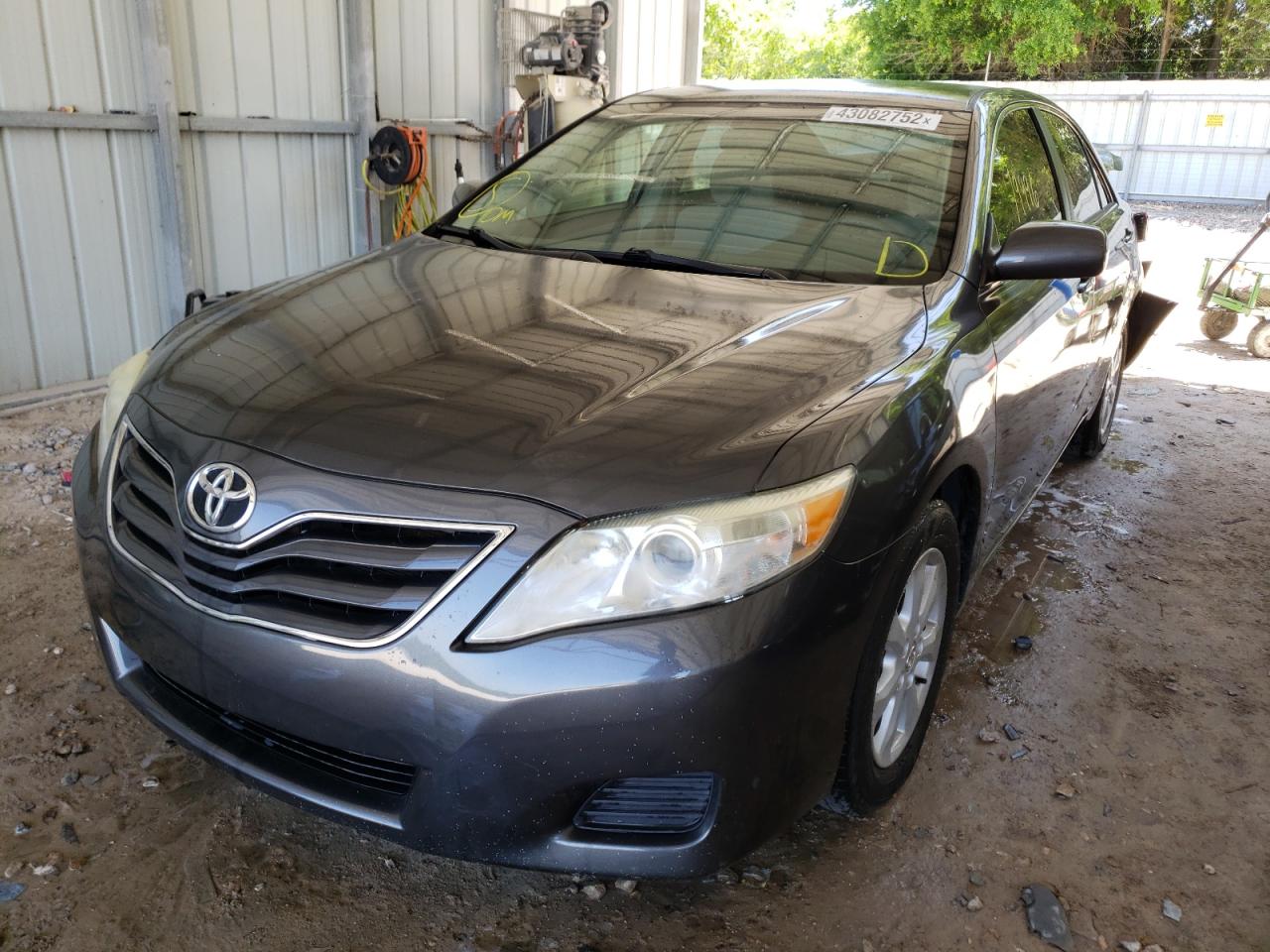 Foto 2 de la subasta – 2011 TOYOTA CAMRY BASE con VIN 4T1BF3EK3BU221232