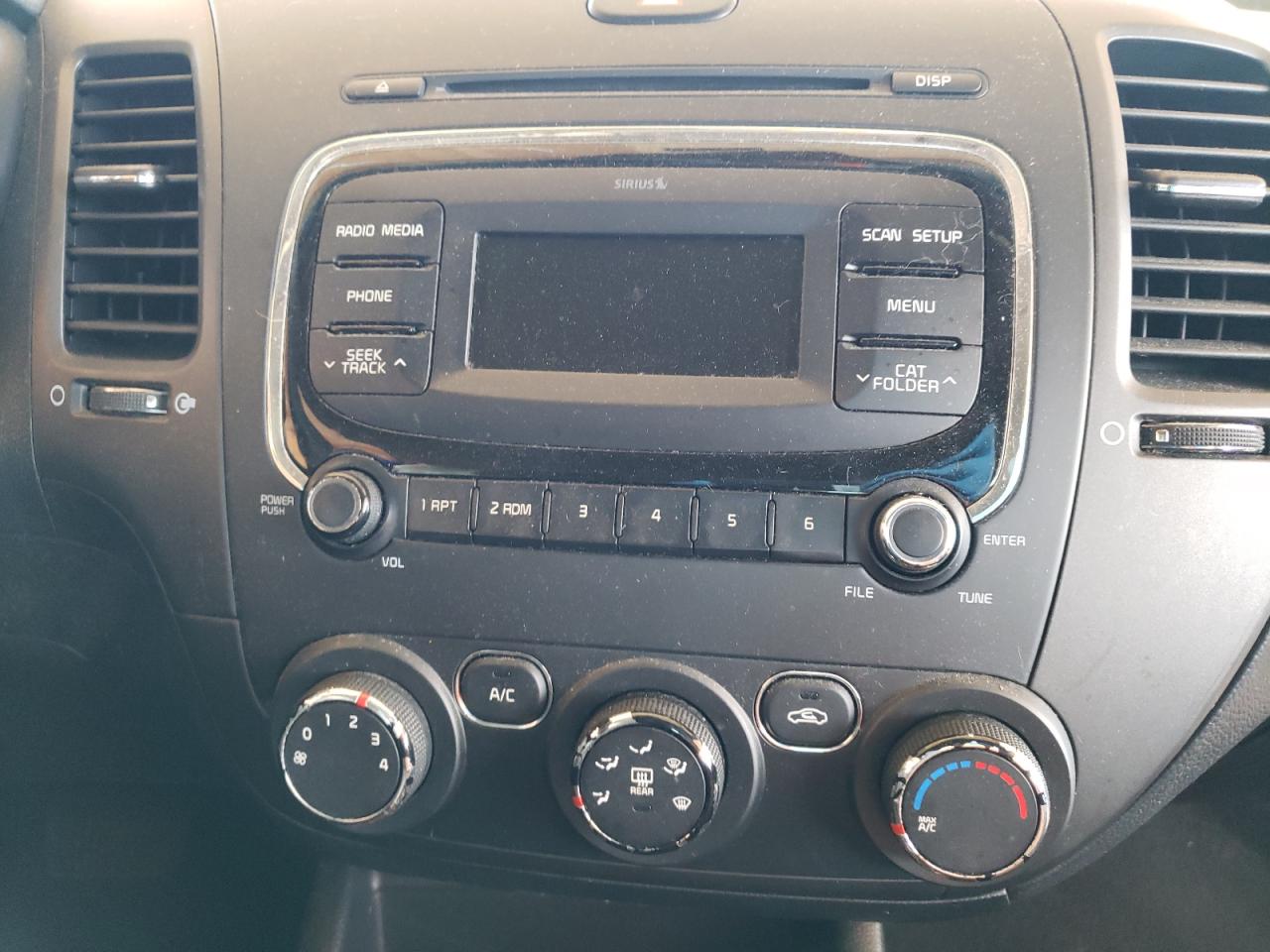 Photo 9 from auction – 2017 KIA FORTE LX with VIN 3KPFK4A72HE099608