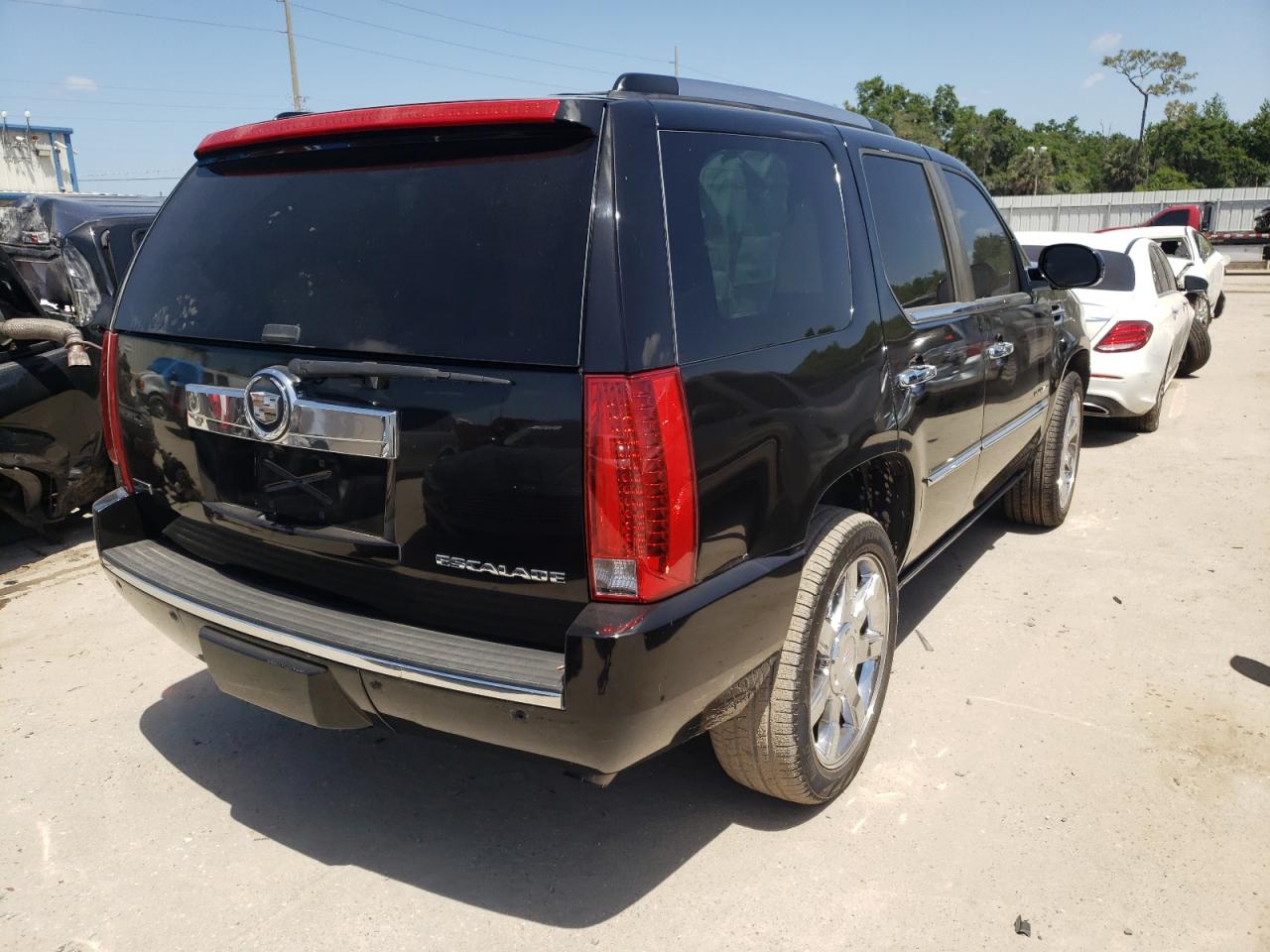 Photo 4 from auction – 2010 CADILLAC ESCALADE P with VIN 1GYUKCEF1AR207496