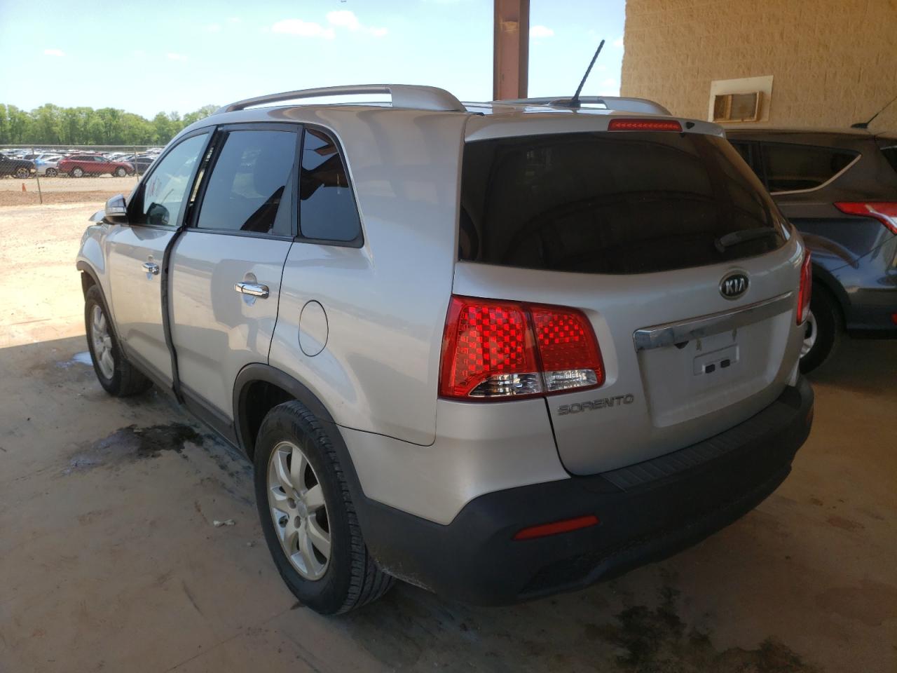 Photo 3 from auction – 2013 KIA SORENTO LX with VIN 5XYKTDA63DG355898