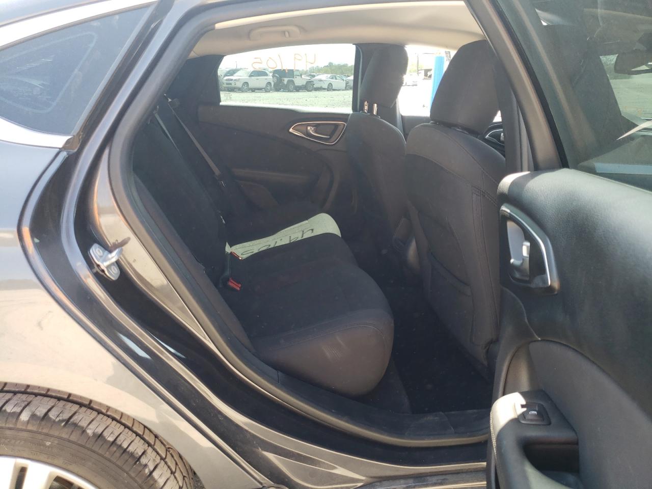 Photo 6 from auction – 2015 CHRYSLER 200 LIMITE with VIN 1C3CCCAB6FN756373