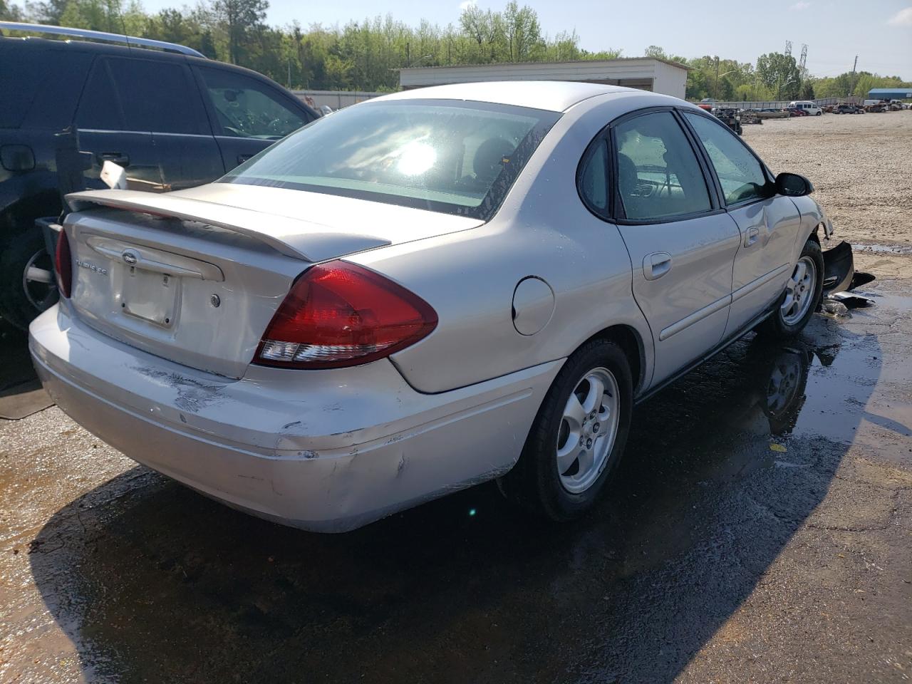 Photo 4 from auction – 2005 FORD TAURUS SE with VIN 1FAFP53225A221980