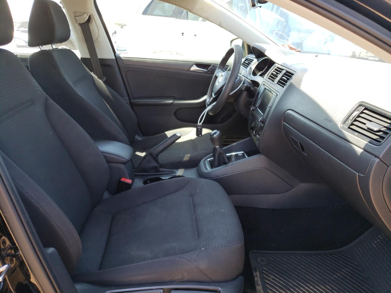 Photo 5 from auction – 2015 VOLKSWAGEN JETTA BASE with VIN 3VW1K7AJ9FM406781