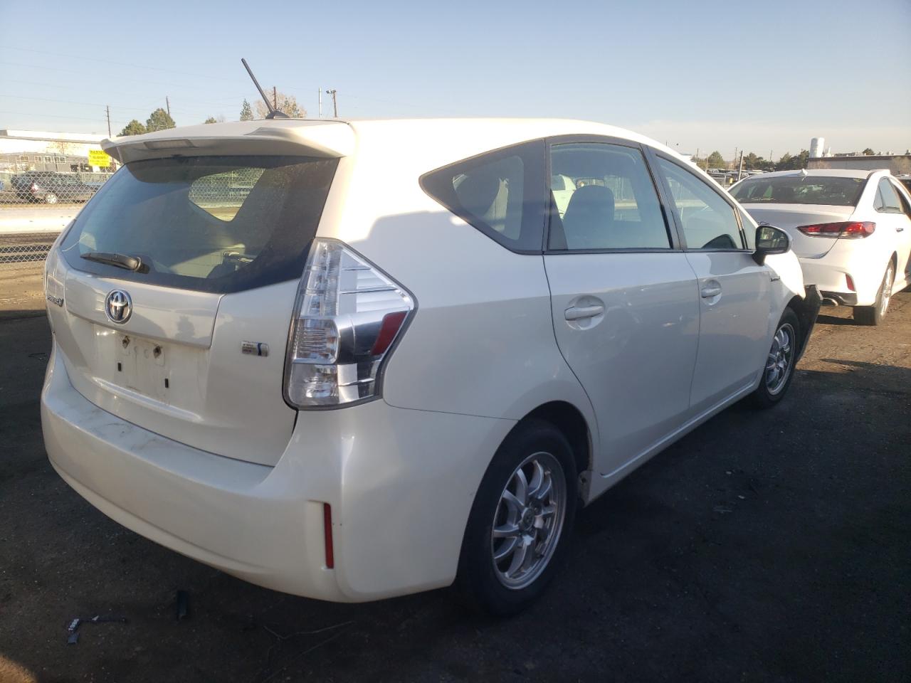 Photo 4 from auction – 2014 TOYOTA PRIUS V with VIN JTDZN3EU9EJ009352