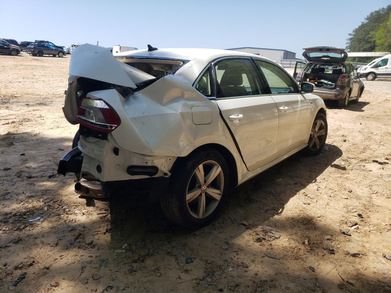 Photo 4 from auction – 2015 VOLKSWAGEN PASSAT S with VIN 1VWAT7A32FC092813