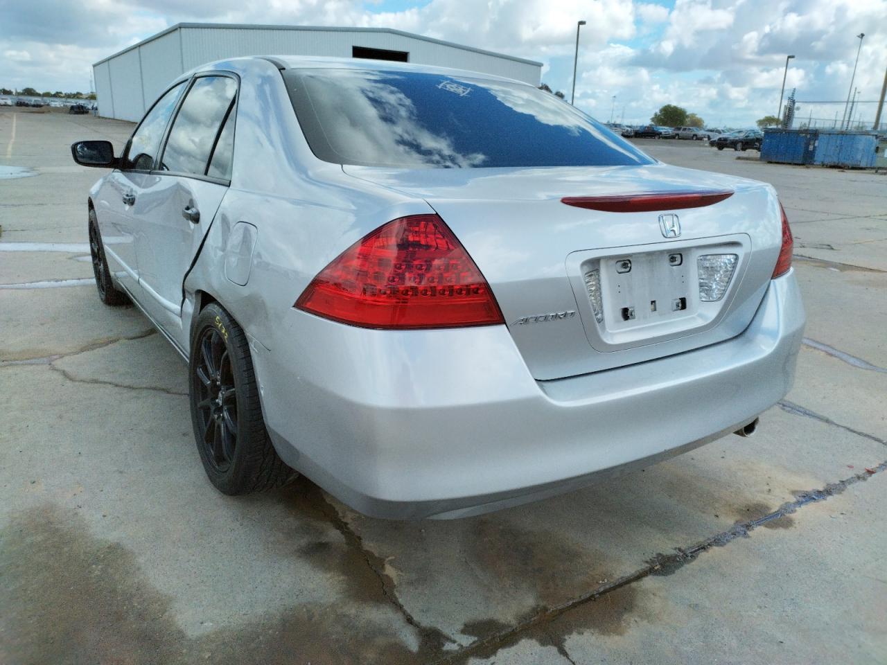 Photo 3 from auction – 2007 HONDA ACCORD VAL with VIN JHMCM56147C009936