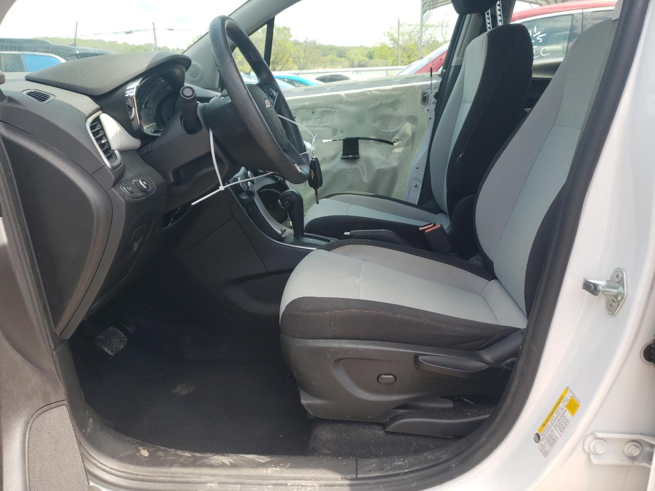 Photo 5 from auction – 2019 CHEVROLET TRAX LS with VIN 3GNCJKSB1KL151978