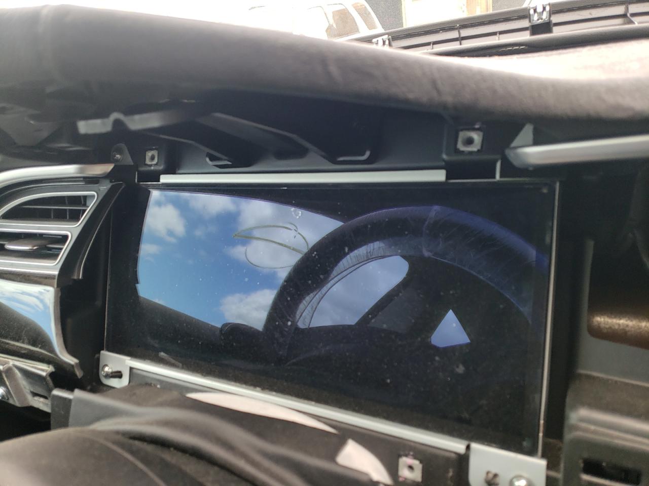 Photo 8 from auction – 2014 TESLA MODEL S with VIN 5YJSA1H15EFP54125
