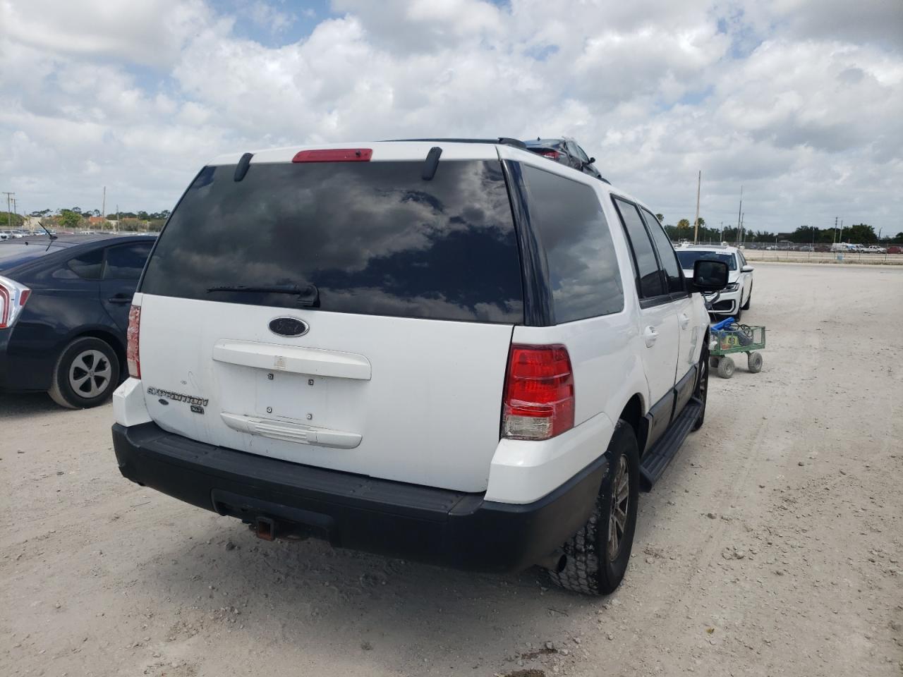Photo 4 from auction – 2003 FORD EXPEDITION with VIN 1FMRU15W43LB53980