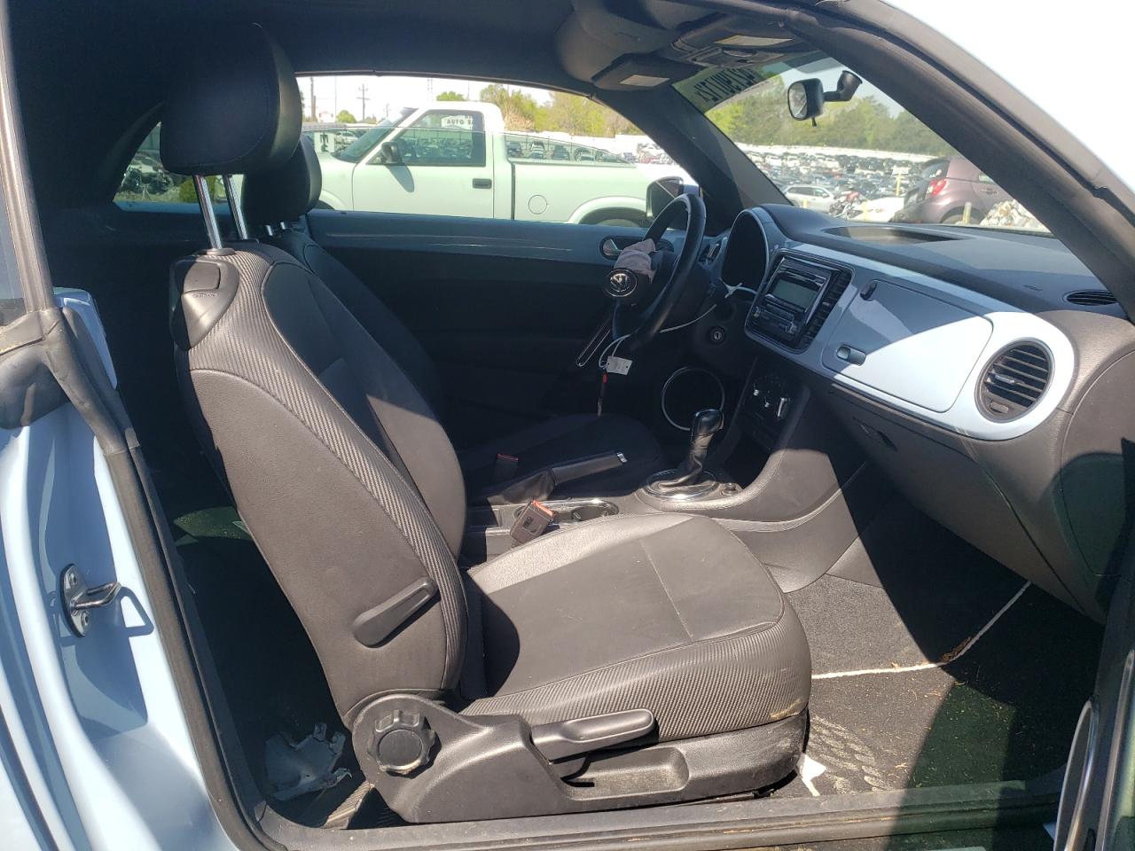 Photo 5 from auction – 2013 VOLKSWAGEN BEETLE with VIN 3VW5P7AT3DM830491
