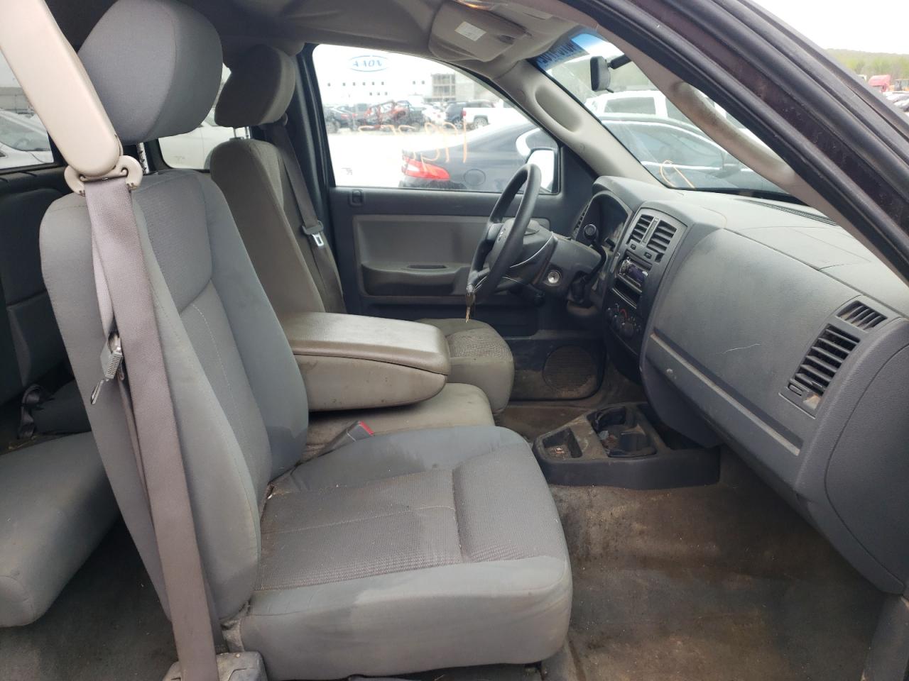 Photo 5 from auction – 2005 DODGE DAKOTA ST with VIN 1D7HW22K05S279091