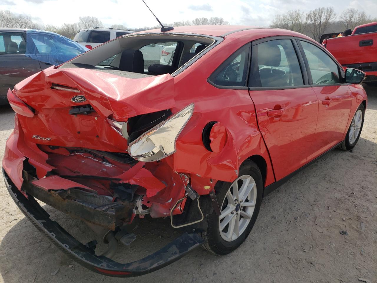 Photo 4 from auction – 2016 FORD FOCUS SE with VIN 1FADP3F29GL270138