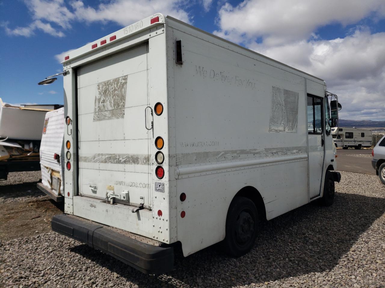Photo 4 from auction – 2002 FREIGHTLINER CHASSIS M with VIN 4UZAANBW62CJ09771