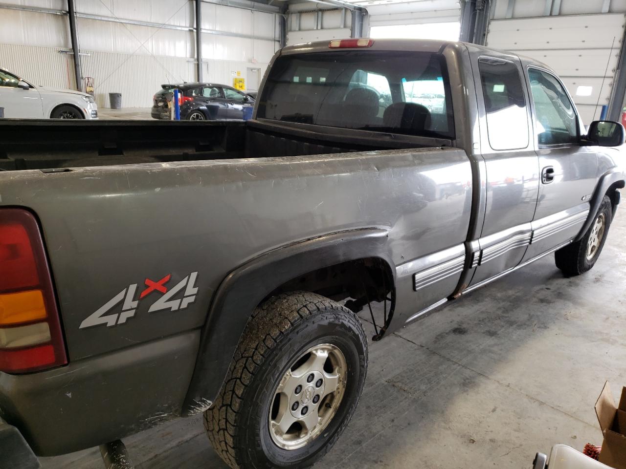 Photo 9 from auction – 2000 CHEVROLET SILVERADO with VIN 2GCEK19T9Y1156458