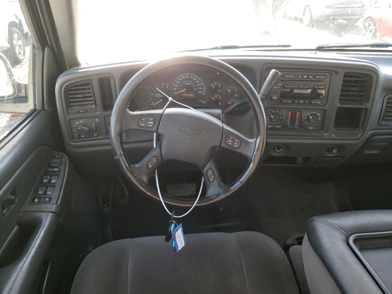 Photo 9 from auction – 2005 CHEVROLET SILVERADO with VIN 2GCEC13T151299521