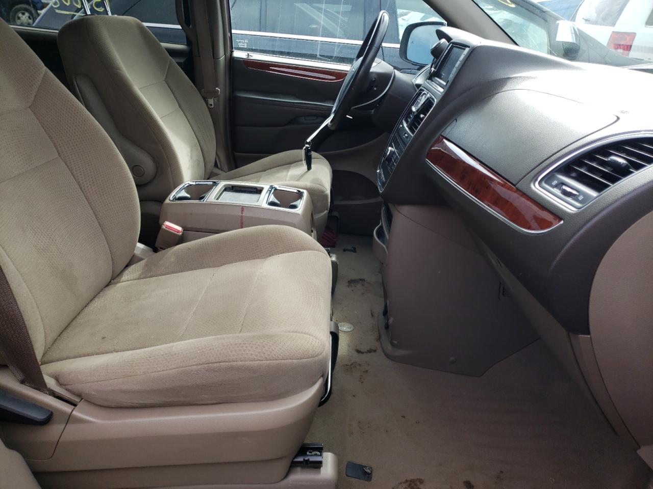Photo 5 from auction – 2013 CHRYSLER TOWN & COU with VIN 2C4RC1BG3DR573646