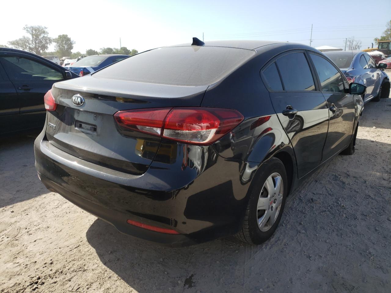 Photo 4 from auction – 2017 KIA FORTE LX with VIN 3KPFK4A75HE085055