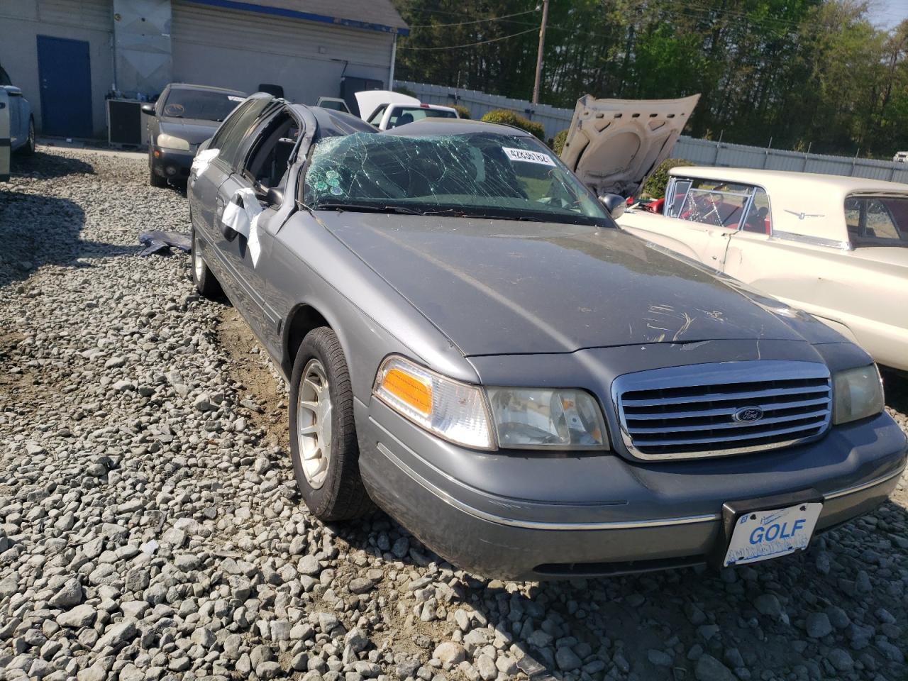 FORD CROWN VICT 1998 with VIN 2FAFP74W0WX132169 - Photo from auction