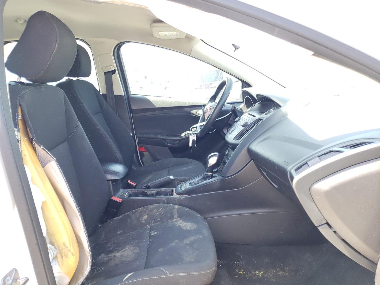 Photo 5 from auction – 2016 FORD FOCUS SE with VIN 1FADP3F21GL270179