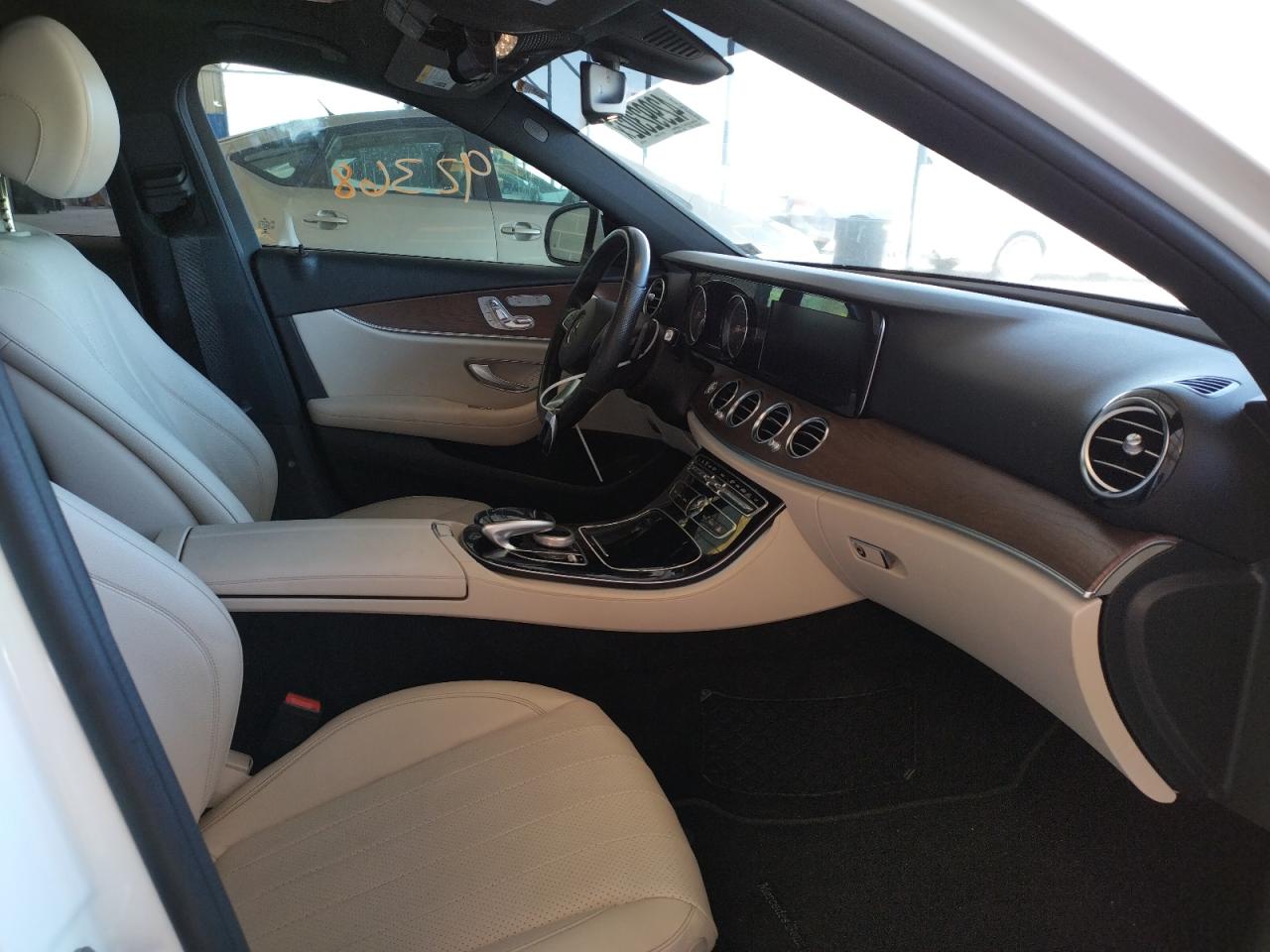 Photo 5 from auction – 2017 MERCEDES-BENZ E 300 4MAT with VIN WDDZF4KB2HA023366