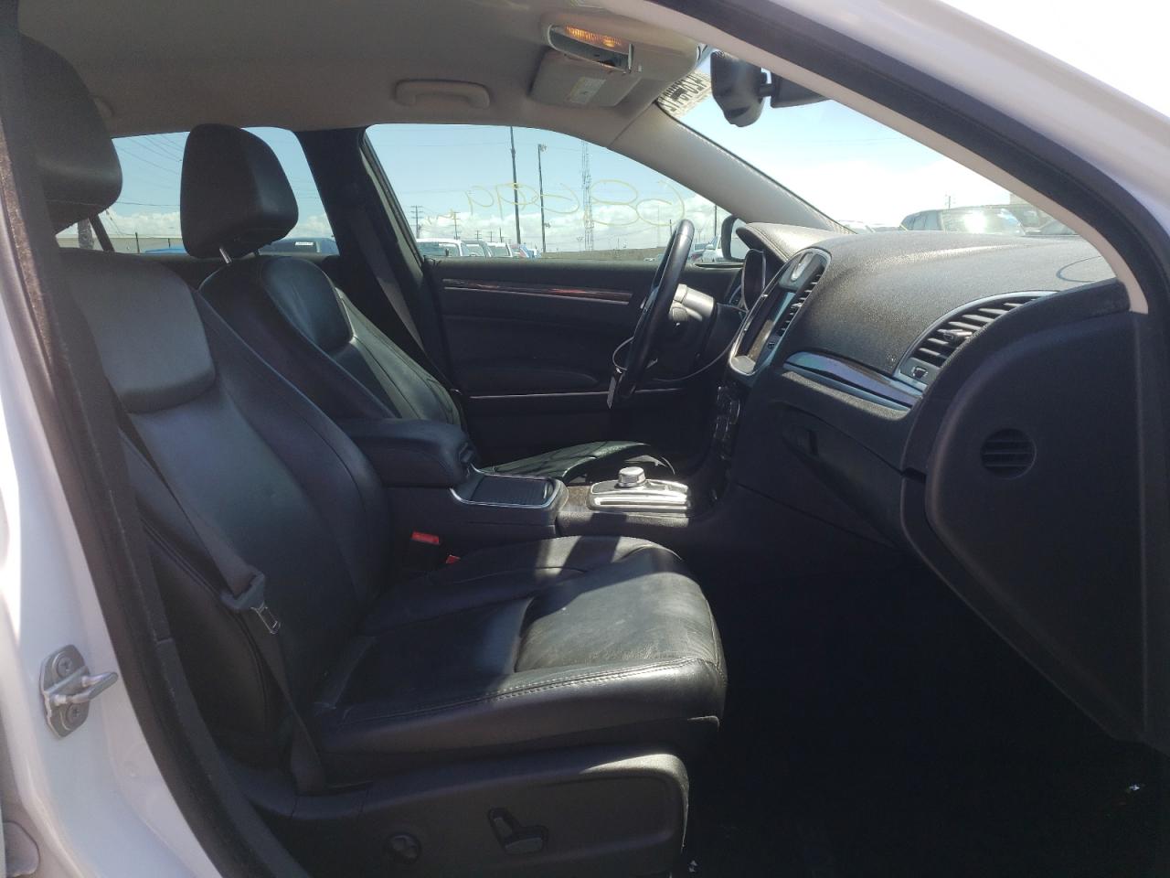 Photo 5 from auction – 2016 CHRYSLER 300 LIMITE with VIN 2C3CCAAG2GH230221