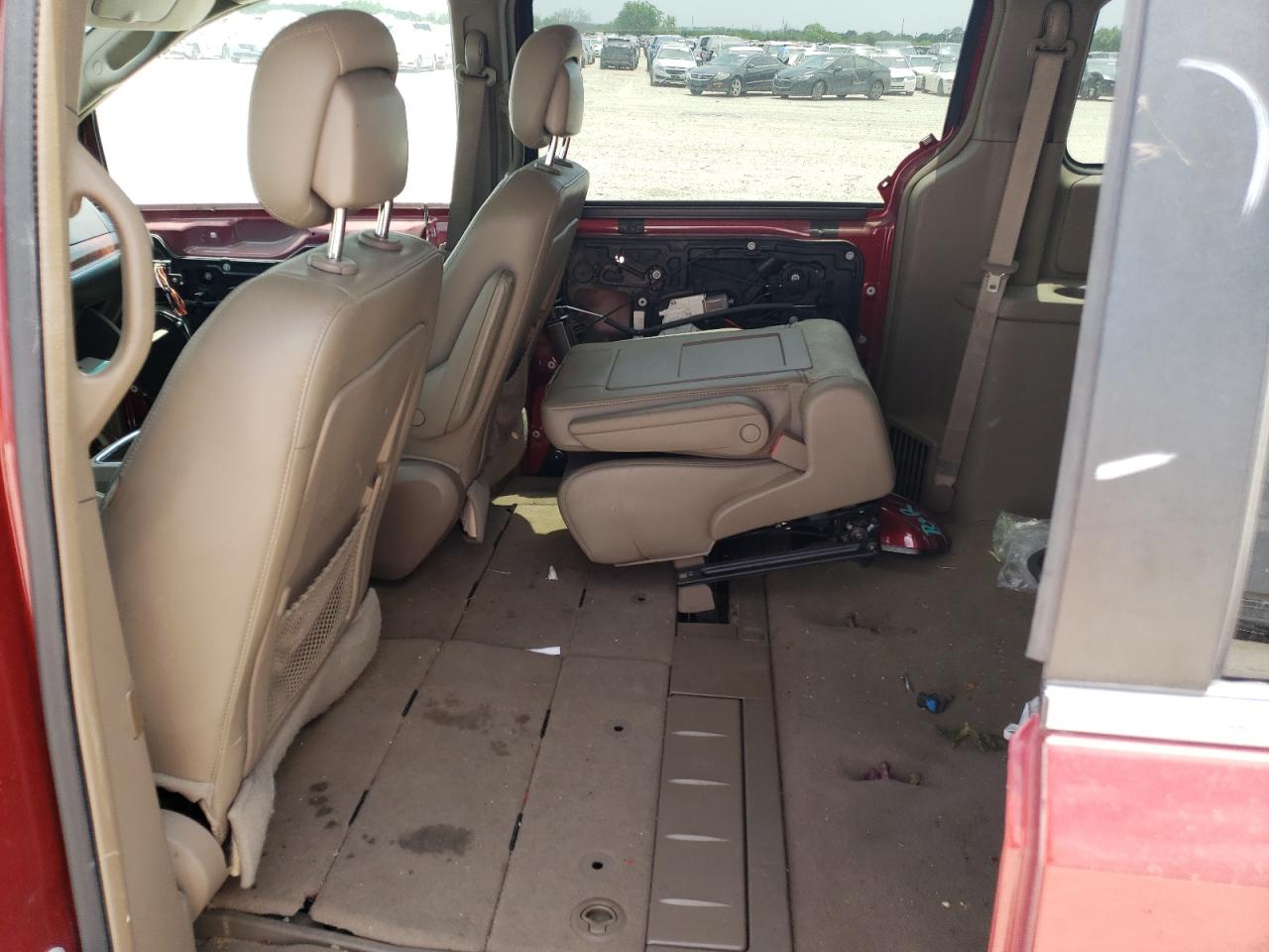 Photo 6 from auction – 2014 CHRYSLER TOWN & COU with VIN 2C4RC1BG0ER402273