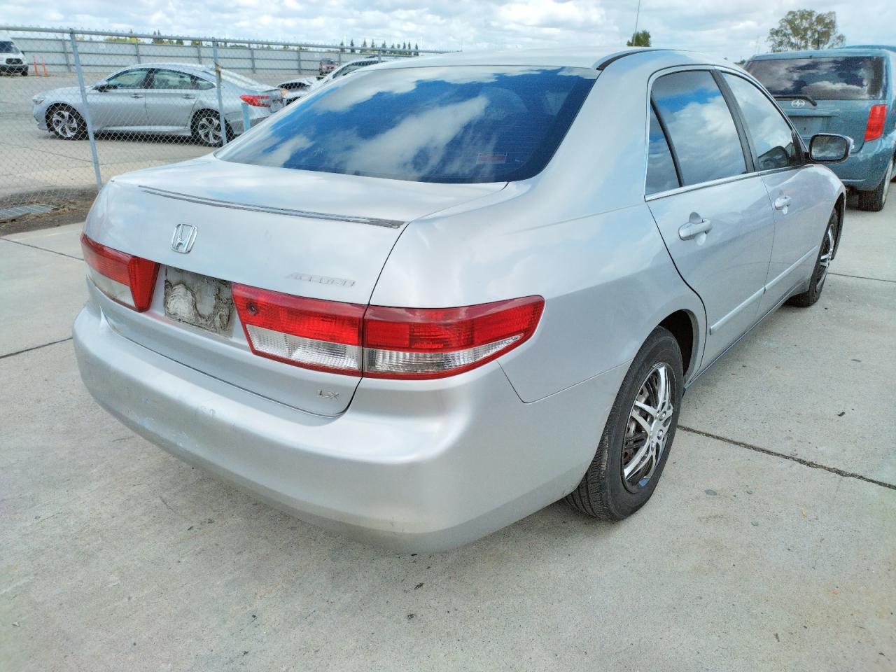 Photo 4 from auction – 2003 HONDA ACCORD LX with VIN JHMCM56383C087776